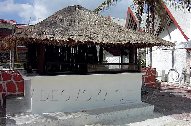 Mexique Cancun Carrousel The beach bar