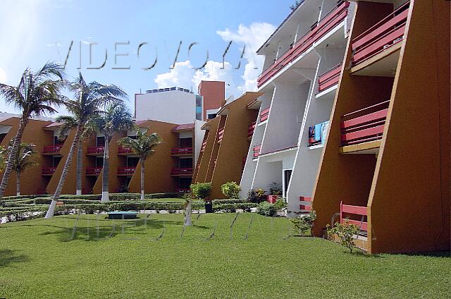 Mexique Cancun Carrousel Las habitaciones tienen vistas parciales o totales al mar. Los edificios son salas de todo el sitio.