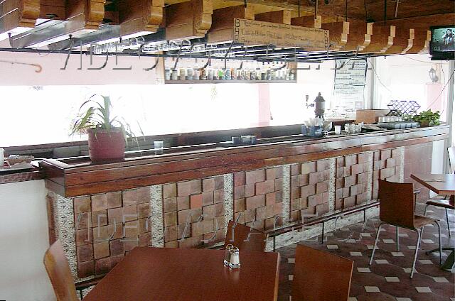 Mexique Cancun Maya Caribe Le seul bar de l'hôtel, près de la plage et des piscines.