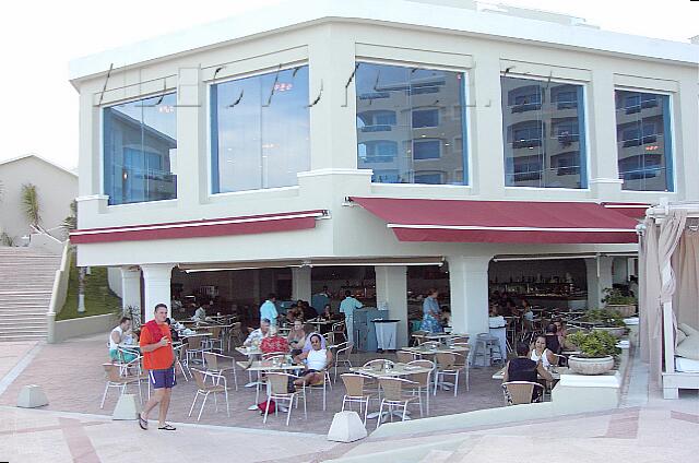 Mexique Cancun New Gran Caribe Real Gaviota restaurante de la planta baja y los Albastros restaurante bufé anteriores.