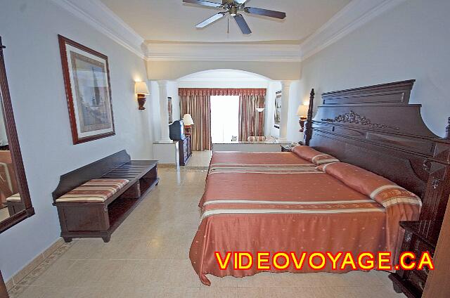Mexique Cancun Riu Palace Las Americas Una gran junior suite con 2 camas individuales.