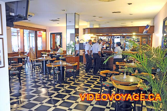 cuba La Havane comodoro El bar del vestíbulo.