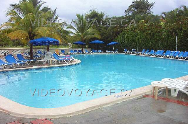 Republique Dominicaine Puerto Plata Fun Tropical Royal The adult pool is very quiet it. It is located at the other end of the site. A bar is available close by.