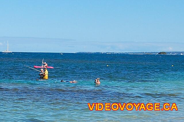 Republique Dominicaine Puerto Plata Gran Ventana Pêche, apnée, kayak, catamaran sur la même photographie.