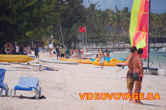 Republique Dominicaine Punta Cana Bavaro Casino Il y a un centre nautique par hôtel sur la plage du complexe Barcelo Bavaro.  Un grand nombre d'équipement pour tout le monde.
