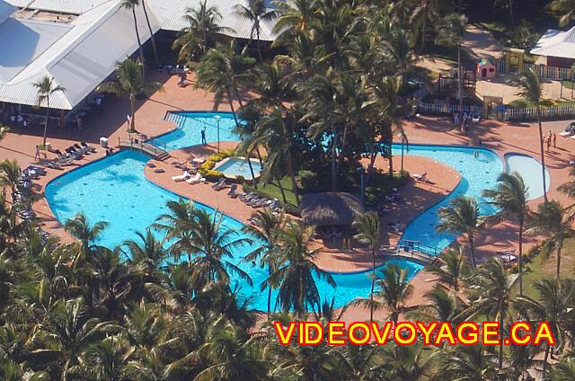 Republique Dominicaine Punta Cana Barcelo Bavaro Caribe Une très grande terrasse autour de la piscine.