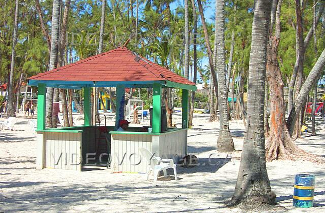 Republique Dominicaine Punta Cana Vista Sol Punta Cana La pequeña cabaña de la animación en la playa. Música de ambiente, sino también para el curso de estiramiento y clases de baile.