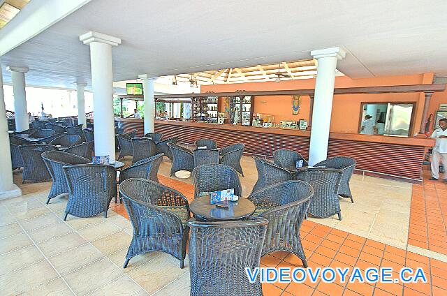 République Dominicaine Punta Cana Catalonia Bavaro Le Lobby bar assez vaste, peu populaire le jour.