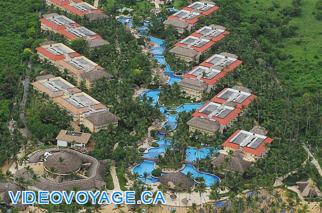 République Dominicaine Punta Cana Dreams Punta Cana Une piscine de 325 mètres de long et d'une largeur variant entre 10 et 20 mètres.