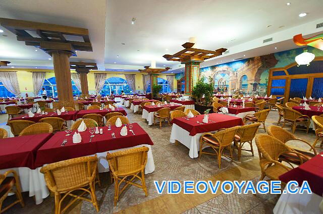 République Dominicaine Punta Cana Dreams Punta Cana A droite, des salles utilisé comme restaurant à la carte El Patio le soir.