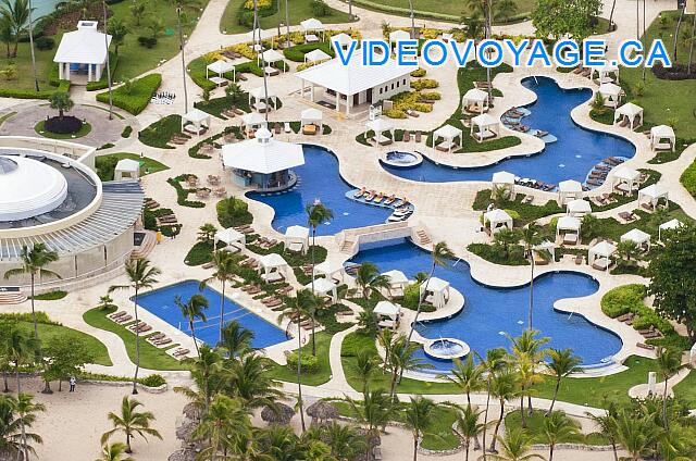 Mexique Punta Cana Grand Hotel Bavaro  Une vue aérienne des trois piscines de l'hôtel.