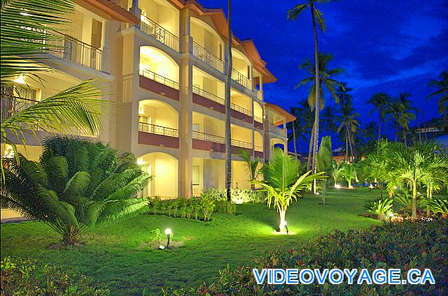 République Dominicaine Punta Cana Majestic Elegance Edificios elegantes con una vegetación omnipresente pero no obstructiva para la vista. La mayoría de las habitaciones con vista al jardín, algunas habitaciones tienen vistas a la piscina.