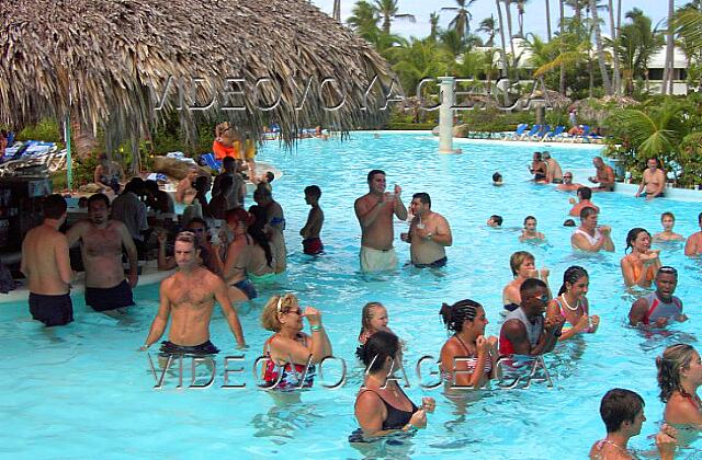 Republique Dominicaine Punta Cana Melia Caribe Tropical Many activities take place close to the bar of the pools. Here a water aerobics acivité that attract many followers.