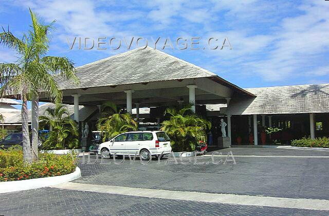 Republique Dominicaine Punta Cana Melia Caribe Tropical L'entrée de l'hôtel.