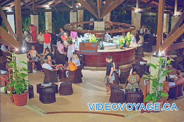 Republique Dominicaine Punta Cana Natura  Park El bar del vestíbulo es especialmente popular en la noche.