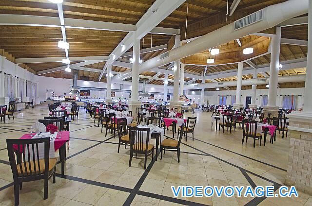 République Dominicaine Punta Cana Be Live Grand Punta Cana La grande salle à manger climatisé du restaurant buffet.