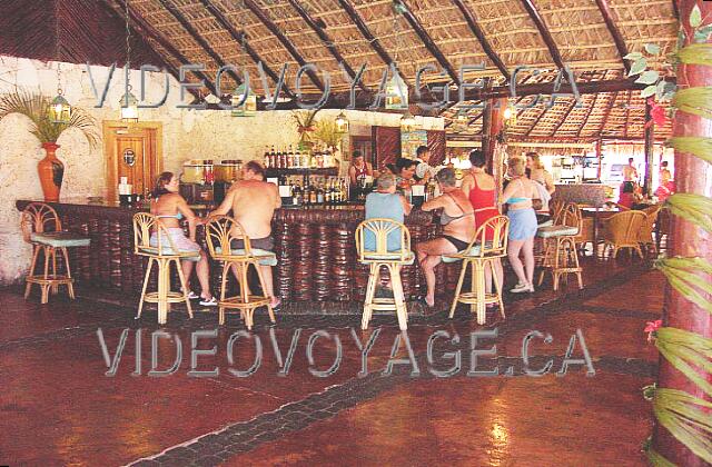 Republique Dominicaine Punta Cana Riu Naiboa Le bar Batchata est le seul bar ouvert le jour à l'hôtel Naiboa.