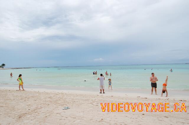 Mexique Puerto Juarez Maya Caribe Beach Une eau de couleur aqua, limpide, une pente faible,...