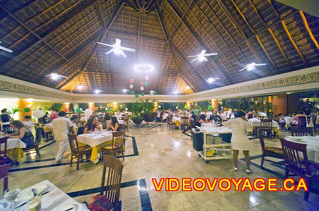 Mexique Riviera Maya Bahia Principe Tulum Otra sección de la sala comedor.