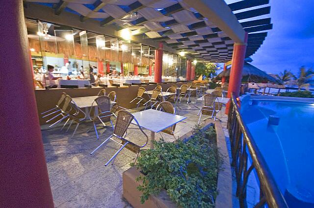 Mexique Playa del Carmen Reef Playacar La terrasse extérieur du restaurant buffet Chulavista.  La terrasse est ouverte le jour et en haute saison le soir.