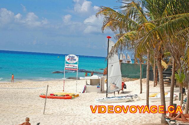 Mexique Playa del Carmen Riu Yucatan Les équipements nautique sur la plage.