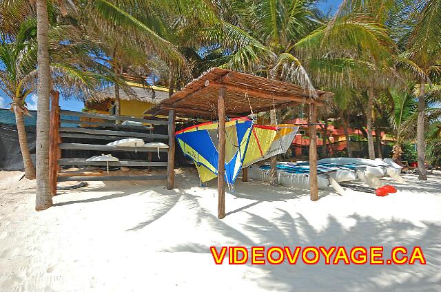 Mexique Playa del Carmen Riu Yucatan Les planches à voile et d'autres équipements.