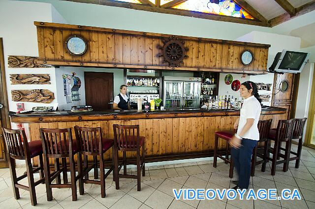Cuba Cayo Santa Maria Villa Las Brujas The only hotel bar is located in the dining eaten in the main restaurant.