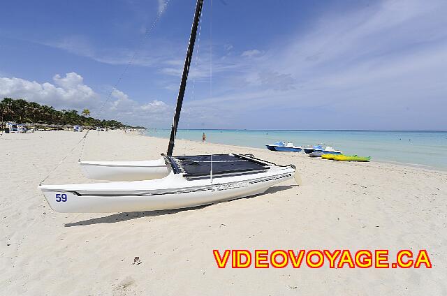 Cuba Varadero Barcelo Arenas Blancas Les équipements de sports nautique sur la plage.