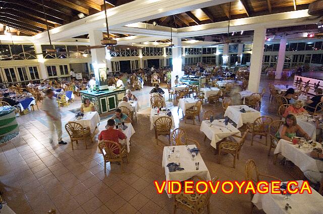 Cuba Varadero Breezes Varadero Jimmy's buffet restaurant with a large dining room.