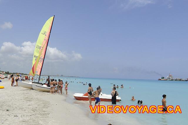 Cuba Varadero Hotel Club Tropical Quelques équipements sur la plage:Catamaran, pédalot, voilier, kayak et planche à voile.
