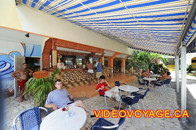 Cuba Varadero Hotel Club Tropical La terraza del Lobby Bar el día.