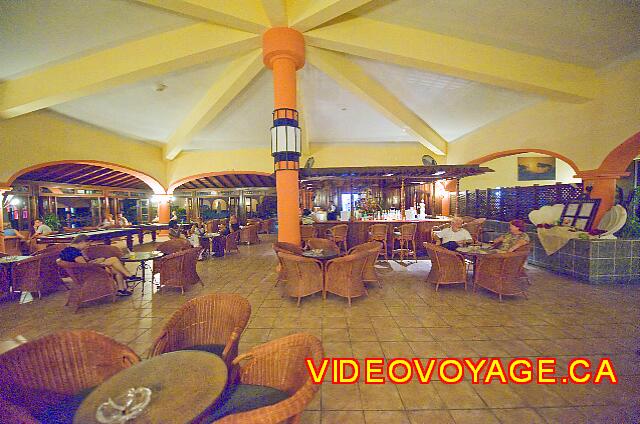 Cuba Varadero Starfish Cuatro Palmas The lobby bar Coralia is quite large and relaxing. Two pool tables is installed.