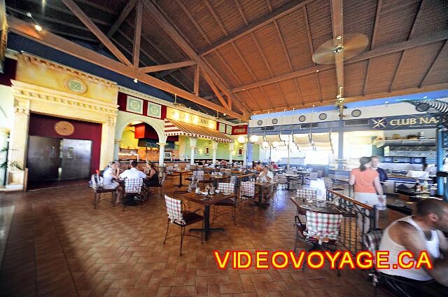 Cuba Varadero Royalton Hicacos Resort And Spa Au centre la salle à manger, autour des sections de cuisine préparé devant vous.