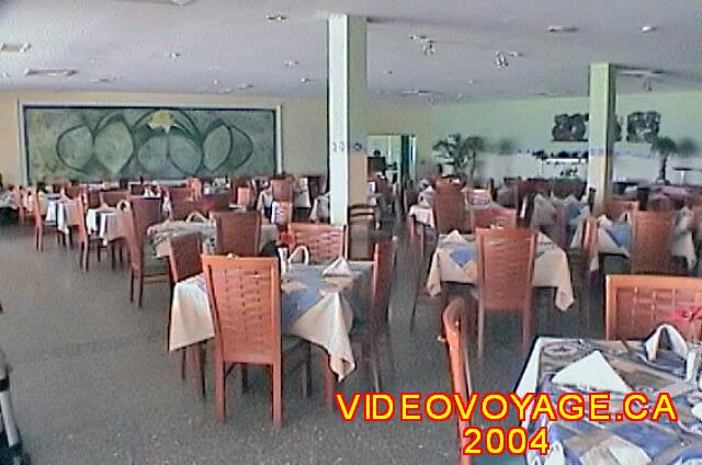 Cuba Varadero International Restaurant Buffet Antillano, small size but good size for the hotel, this restaurant offers a beautiful view of the beach.