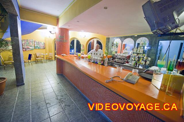 Cuba Varadero Hotel Club Kawama The Lobby Bar, as fortuna name, is modest in size.