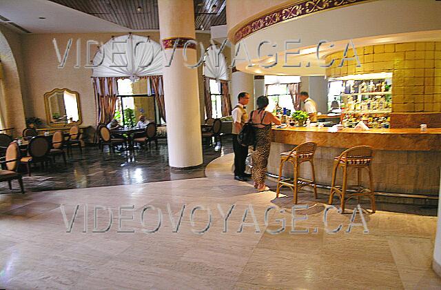 Cuba Varadero Las Americas The Lobby Bar Las Americas is a stylish bar consists of 3 sections. Here the main section.