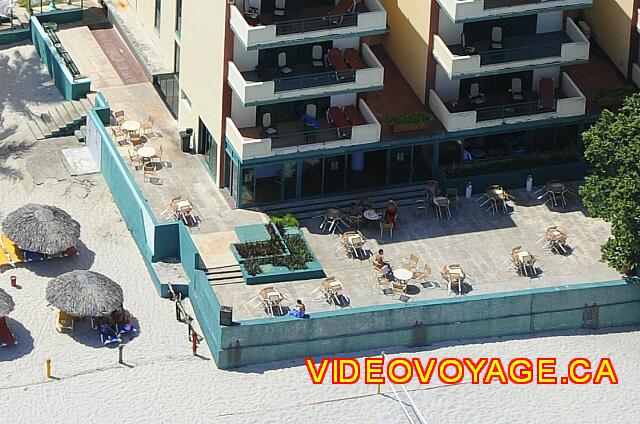 Cuba Varadero Club Los Delfines El Emperador bar with a terrace is closest to the beach.