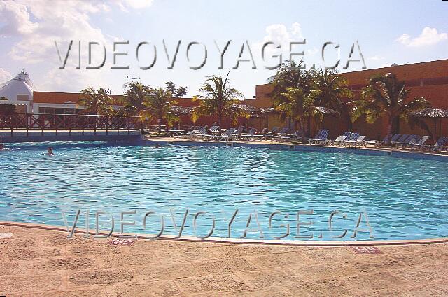 Cuba Varadero Bellevue Palma Real La piscine au centre de l'hôtel est de moyenne dimension.