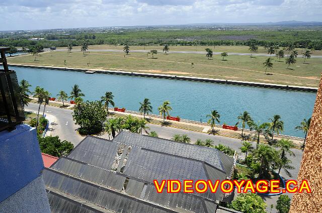 Cuba Varadero Bellevue Puntarena Playa Caleta Resort Fuera del hotel un canal para llegar al puerto deportivo.