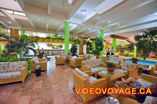 Cuba Varadero Villa Tortuga A medium sized lobby with plenty of comfortable sofas.