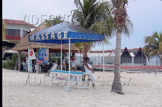 Mexique Cancun Aquamarina Beach Sur la plage le filet de volleyball et les buts pour le mini-soccer.