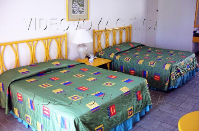 Mexique Cancun Carrousel The two beds in the standard room.