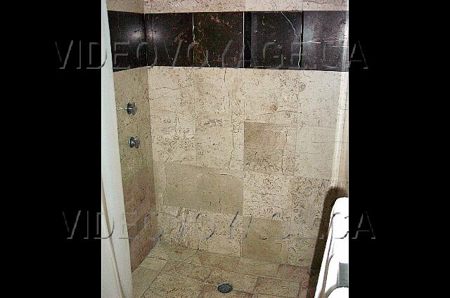 Mexique Cancun Carrousel The shower