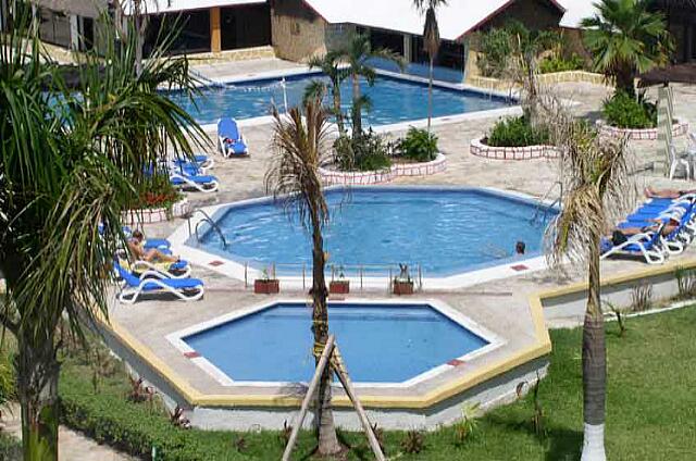 Mexique Cancun Carrousel An overview of the three pools.