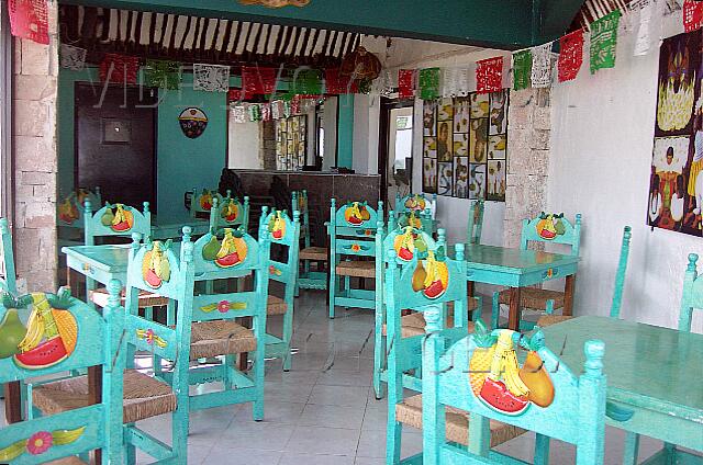 Mexique Cancun Carrousel A section that is air conditioned, but does not seem to be open