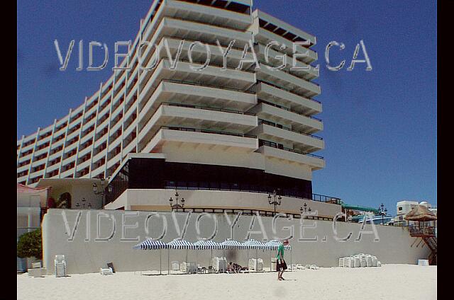 Mexique Cancun Crown paradise La torre termina en la playa Paraíso.