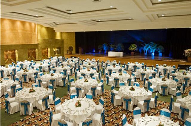 Mexique Cancun Grand Oasis Cancun Une salle de spectacle ou de banquet.