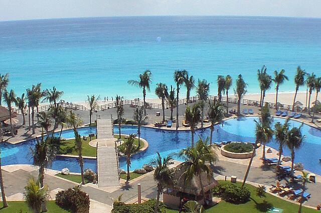 Mexique Cancun Grand Oasis Cancun La vue d'un balcon au 5ième étage.