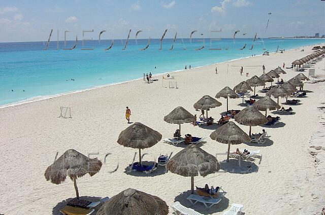 Mexique Cancun Grand Oasis Cancun La plage vers le sud sur plus de 4 kilomètres.