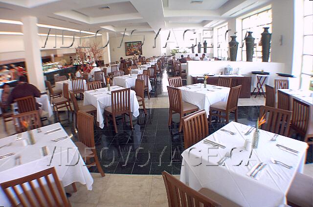 Mexique Cancun Grand Oasis Cancun Una bastante grande comedor.